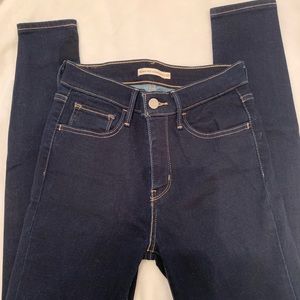 Levi’s 720 High Rise Super Skinny in Size:27